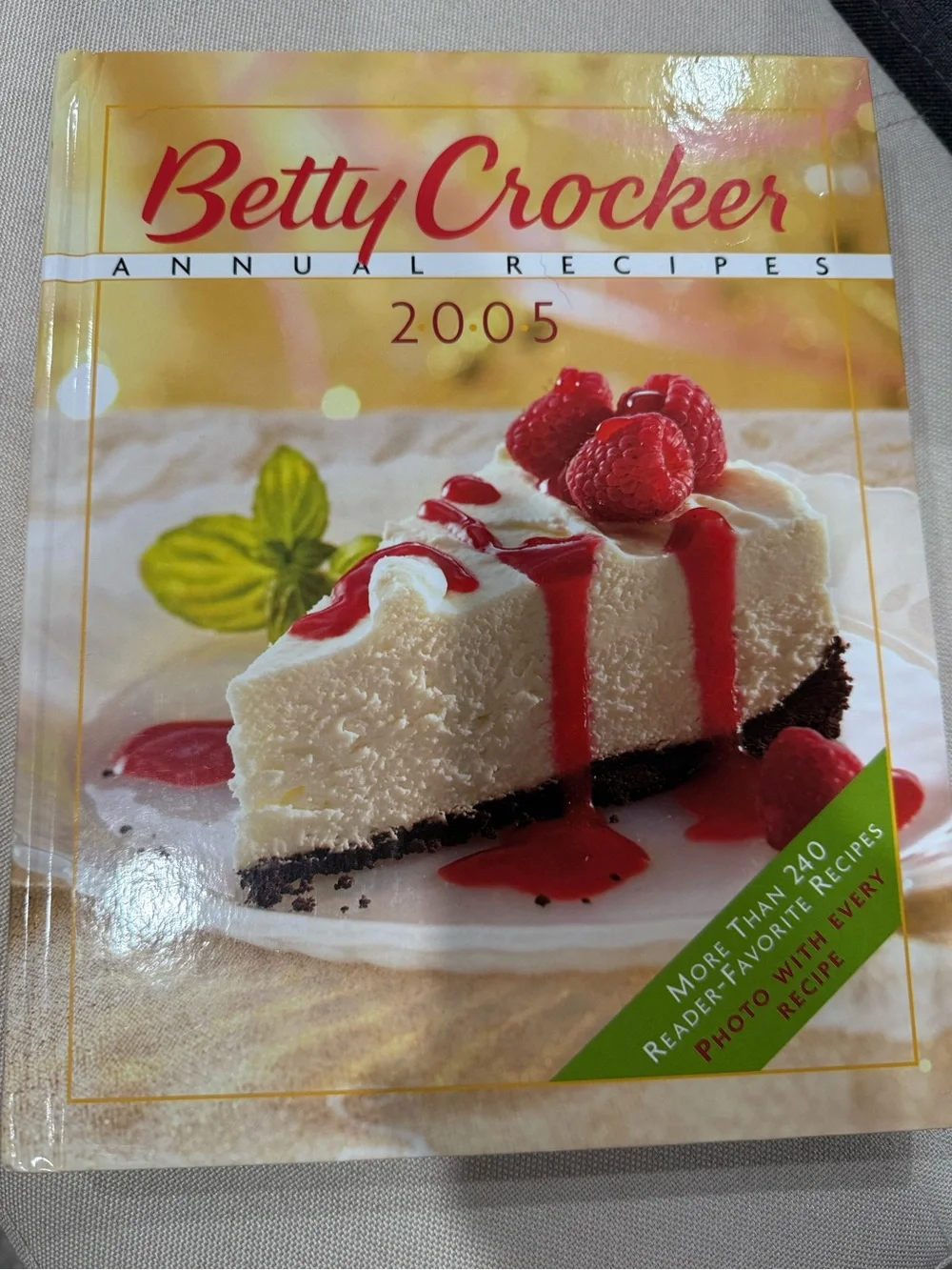 Betty Crocker 2005 Annual Recipes Cookbook - Yellow & Red Cover